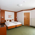 Ana Goggl, Trademark Collection By Wyndham Otel 4*