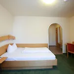 Ana Goggl, Trademark Collection By Wyndham Otel 4*